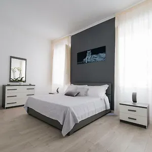 spanish-steps-3-bedrooms-cozyelegant-and-central.it-romehotels.com/